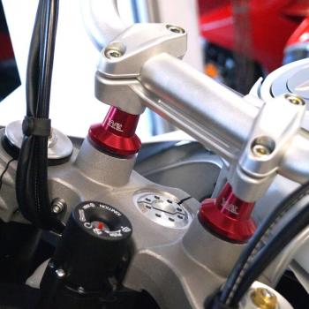 Preview: Lenkererhöhung 30 mm passend für Ducati DesertX Rot Eloxiert 22-