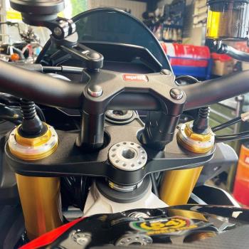 Preview: Handlebar risers 25 mm suitable for Aprilia 900 Dorsoduro 2017-2020 black anodized