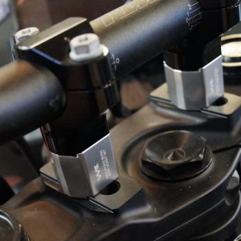 Preview: Handlebar risers 25 mm suitable for KTM 690 SMC, SMC R, Enduro and Enduro R 2008-2016 silver anodized