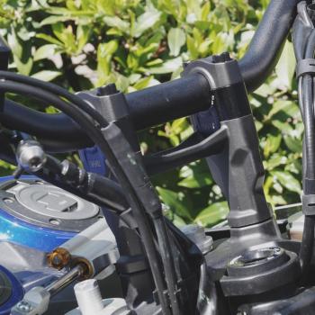 Preview: Lenkererhöhung 25 mm für Yamaha Ténéré 700, Rally & World Raid (alle Modelle) - schwarz eloxiert