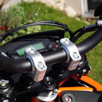 Preview: Handlebar risers 30 mm with offset 21 mm suitable for KTM 1290 Super Adventure S 17- silver anodized