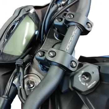 Preview: Lenkererhöhung 30 mm mit Versatz 21 mm passend für Moto Guzzi V85TT ´19-> Silber Eloxiert