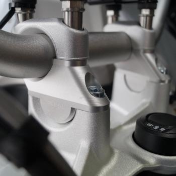 Preview: Lenkererhöhung mit Versatz 30 mm hoch & 21 mm zurück für BMW R 1250 RS mit Rohrlenker