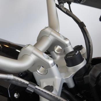 Preview: Lenkererhöhung mit Versatz 30 mm höher und 24 mm zurück passend für BMW R 1250 RT 21- mit Rohrlenker