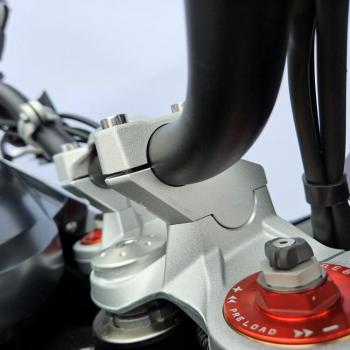 Preview: Handlebar risers with offset 30 mm high and 25 mm closer suitable for BMW F 900 GS & Adventure 24-