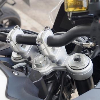 Preview: Lenkererhöhung mit Versatz passend für Triumph Tiger 800 models 35 mm high and 25 mm zurück