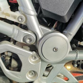Preview: Schwingenlager Abdeckkappen passend für BMW R1200 GS LC & Adventure