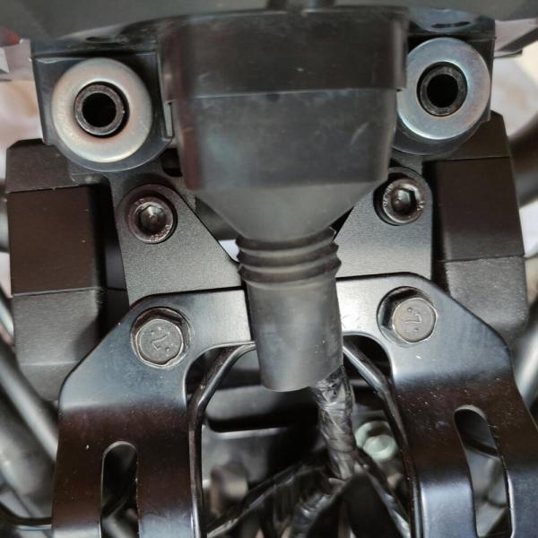 Adapter plate suitable for cockpit trim suitable for Kawasaki Z650 2017-2019 using 25 mm Handlebar riser