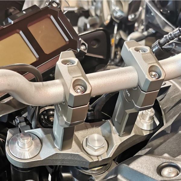 Lenkererhöhung 28 mm passend für Yamaha MT-09 Tracer (RN29 & RN43) Grau-Gold Eloxiert