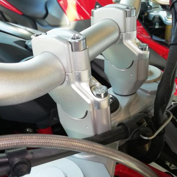 Lenkererhöhung 30 mm and 15 mm zurück Silber passend für BMW F 800 GT all years