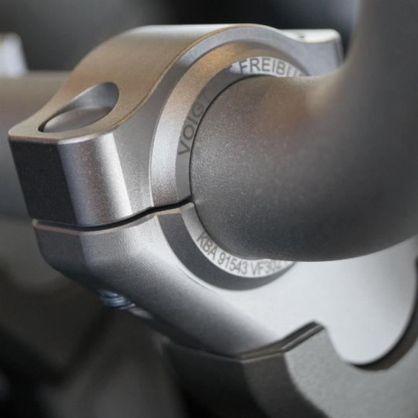 Lenkererhöhung 30 mm mit Versatz 21 mm passend für Yamaha MT-09 Tracer (RN29 & RN43) Schwarz Eloxiert