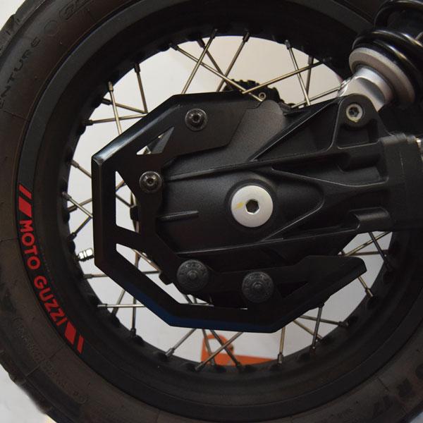 schutz-passend-fur-das-kardangehause-in-schwarz-passend-fur-die-moto-guzzi-v85tt