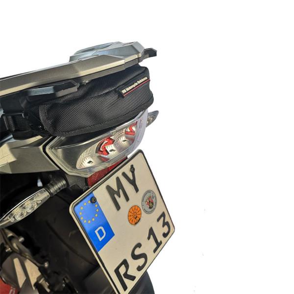 Zusatztasche unter Gepäckbrücke für passend für BMW F750 GS, F850 GS,  R1200 GS LC & R1250 GS-montiert-schraeg seitlich